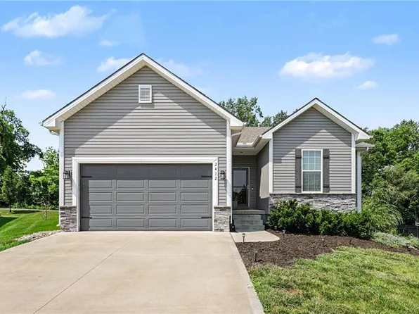 2412 NW Peekaboo Ct, Blue Springs, MO 64015