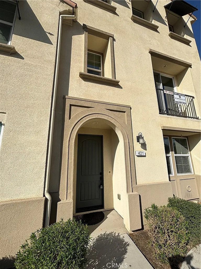 3 bed, 3.5 bath, 1961 sqft, $3,795 — Photo 2