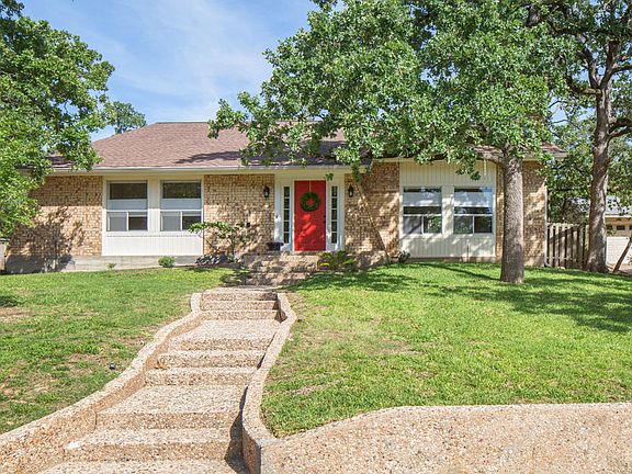 2nd image of 2512 Twisted Oaks Dr