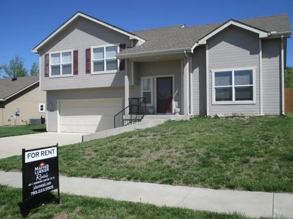 2440 Fox Sparrow Ct, Junction City, KS 66441