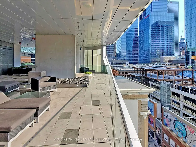 197 Yonge St #4407 — Photo 32