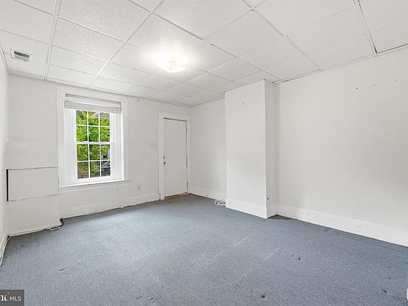 3rd image of 1547 3rd St NW