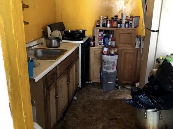 5th image of 3907 N Darien St