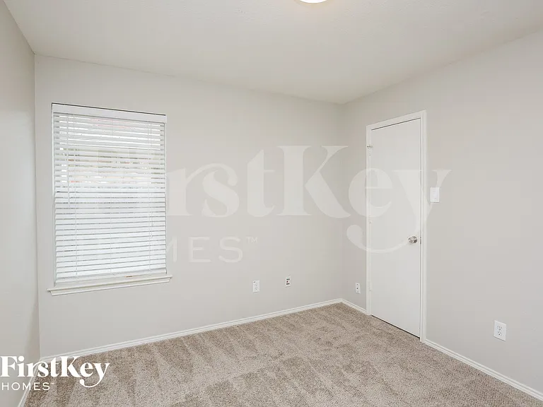 10901 Braemoor Dr — Photo 12