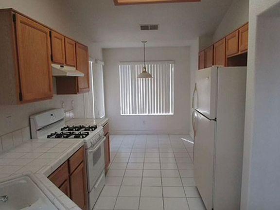 4th image of 1984 Canyon Breeze Dr