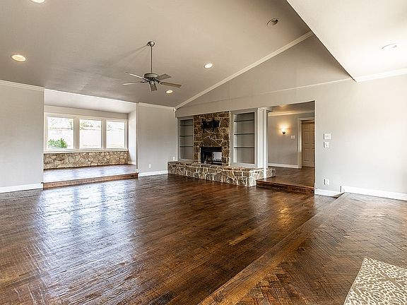 4th image of 2300 W Continental Blvd