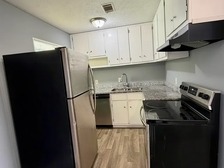 1502 Waverly Way #B-2 — Photo 4