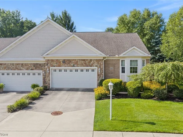 9848 Country Club Cir, Twinsburg, OH 44087