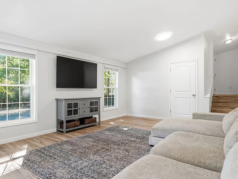 1425 Central Dr — Photo 28