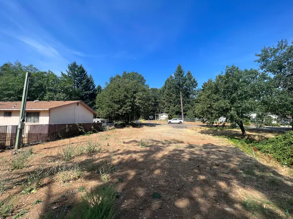 127 S Kerby Ave, Cave Junction, OR 97523