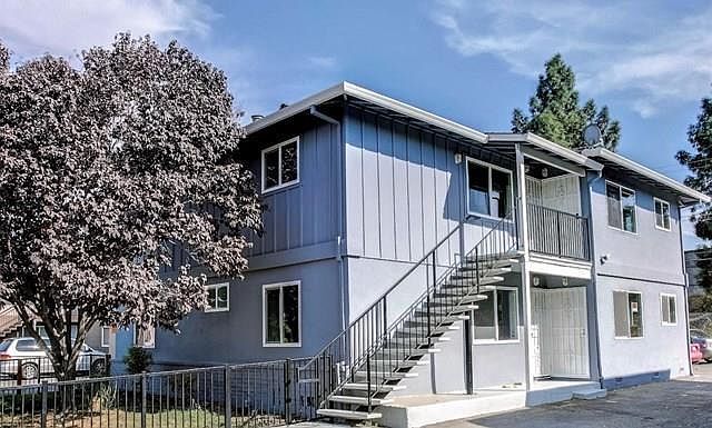 2nd image of 892 Jeanne Ave