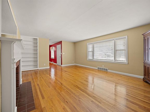 2nd image of 103 Grinstead Ct