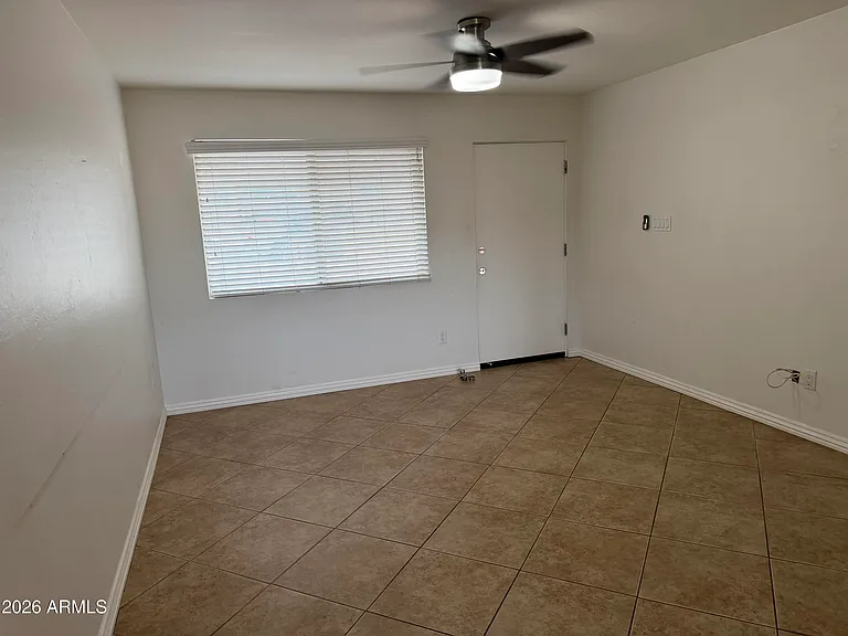 1207 E Christy Dr — Photo 4