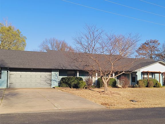 2nd image of 105 Lakeview Dr