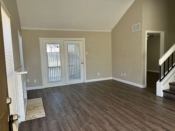 5th image of 2128 Park Willow Ln APT A