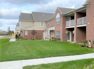 51856 E Pointe Ln, Chesterfield, MI 48051