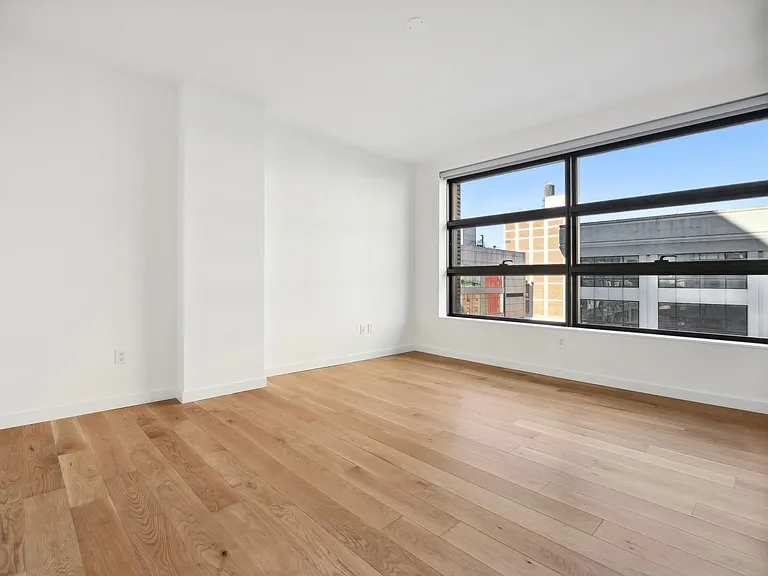 547 W 47th St #718 — Photo 5