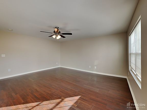 3rd image of 104 Landrum Ln