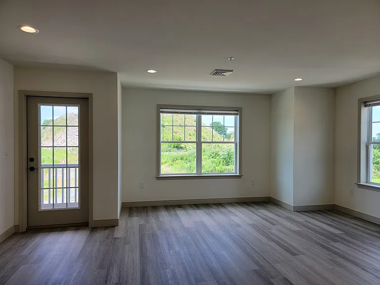 11 Yacht Ave #B — Photo 11