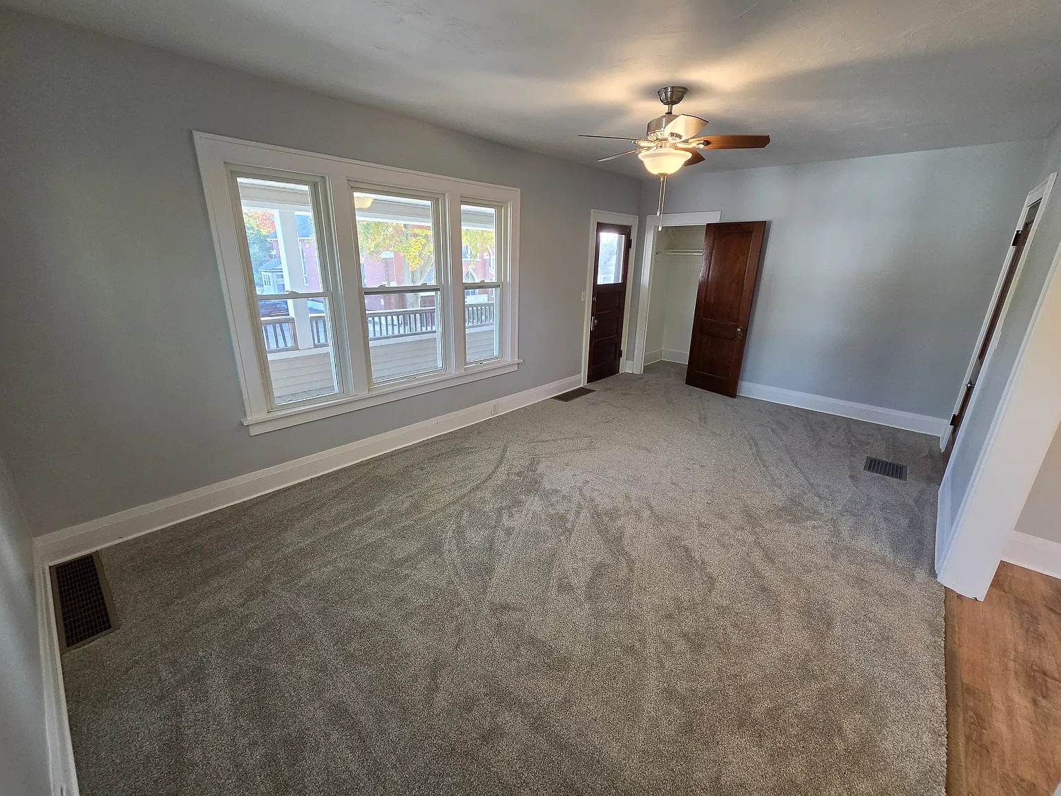 2 bed, 1000 sqft, $1,250 — Photo 4