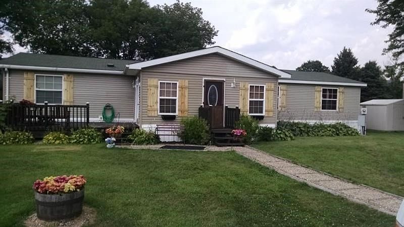 Well maintained manufactured home on corner lot.