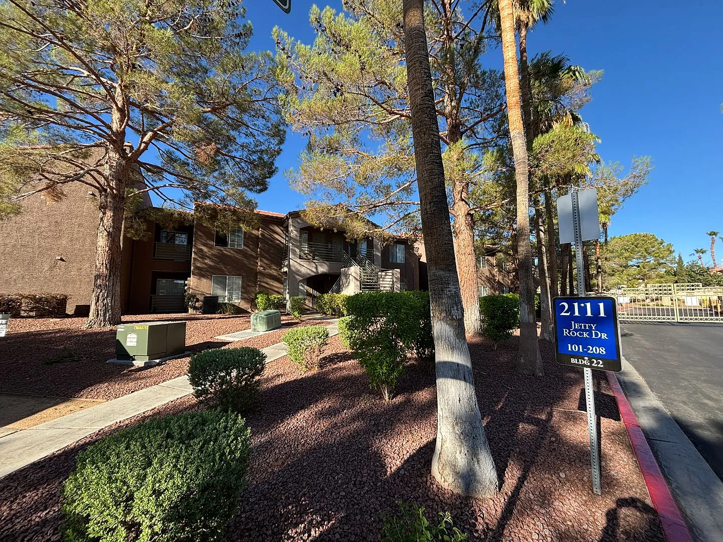 2111 Jetty Rock Dr — Photo 1