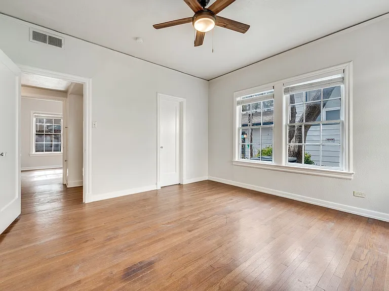 4315 Gilbert Ave — Photo 18