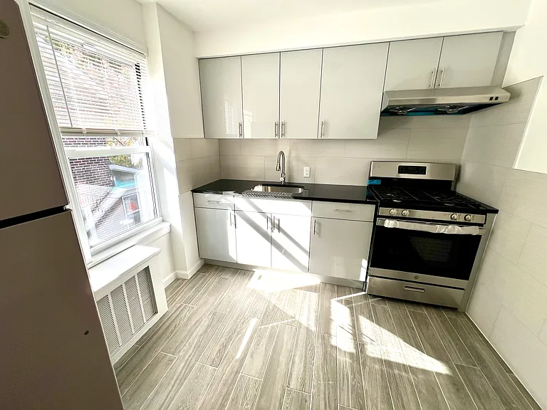 9924 Ascan Ave — Photo 1