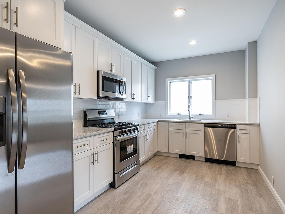 1st image of 19 Wright Ave Floor 1