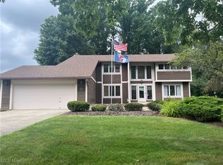 13035 S Partridge Dr, Valley View, OH