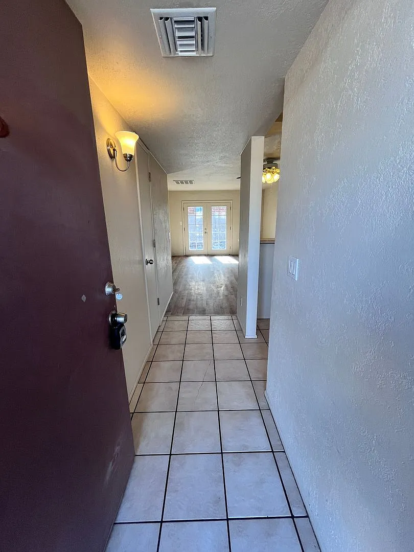 Central- 2bd/1ba's with A/C and fenced yards! — Photo 4