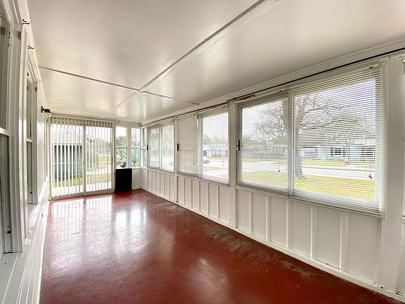 5th image of 111 Larkwood Dr