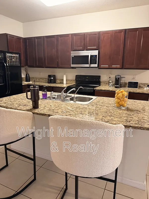 3 bed, 2.5 bath, 1707 sqft, $2,200 — Photo 4