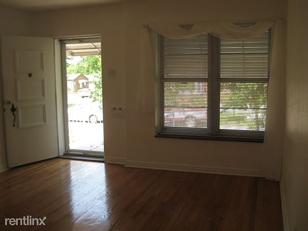 Front Room (15x30)
