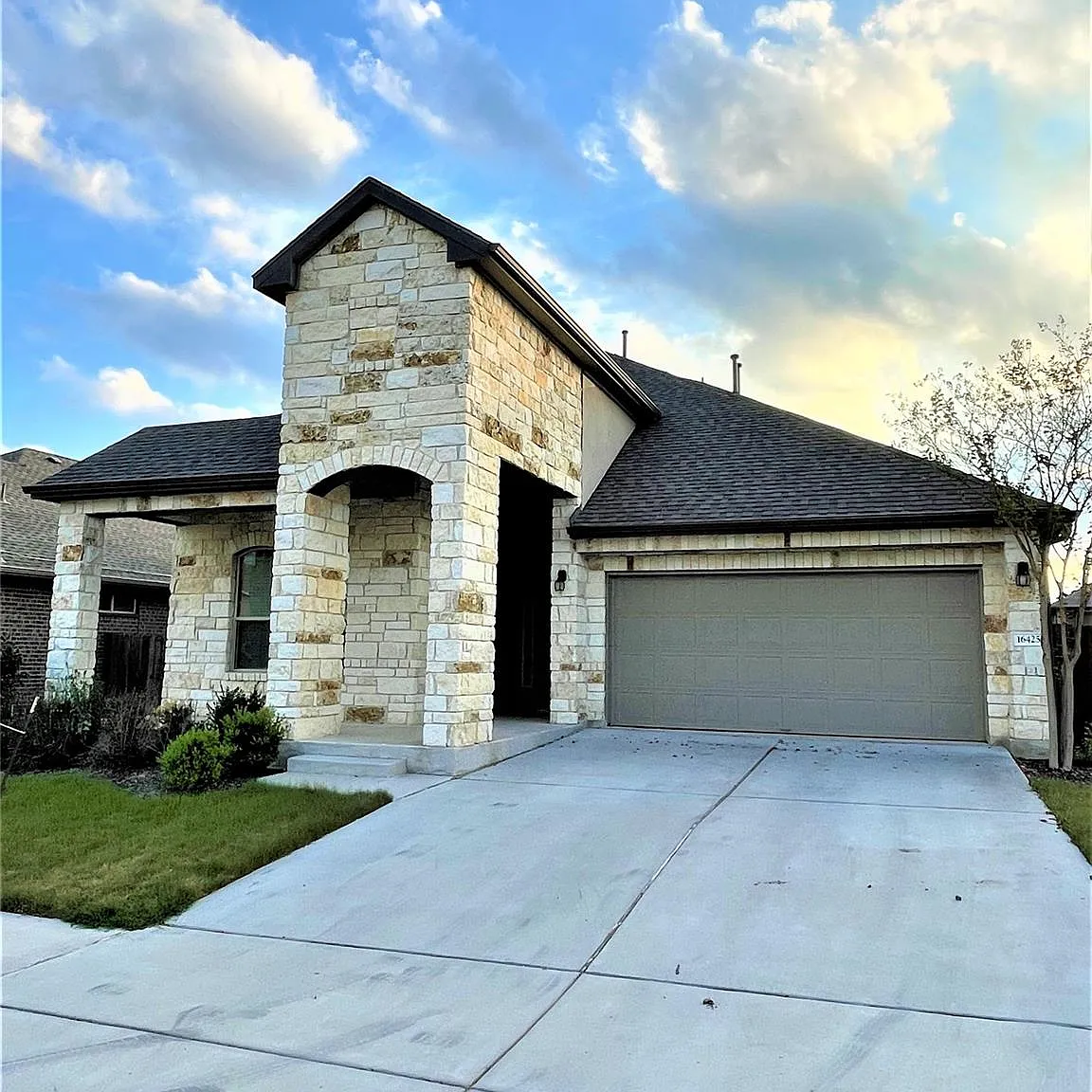 4 bed, 3.0 bath, 2355 sqft, $2,500 — Photo 2