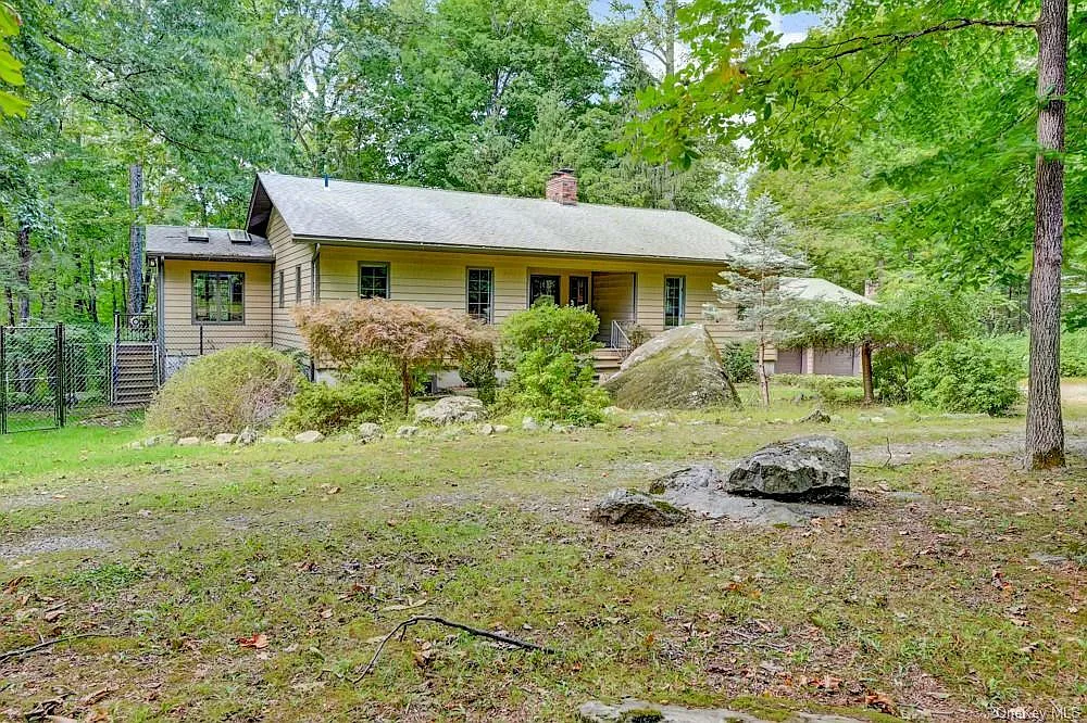 39 Chardavoyne Rd photo 1