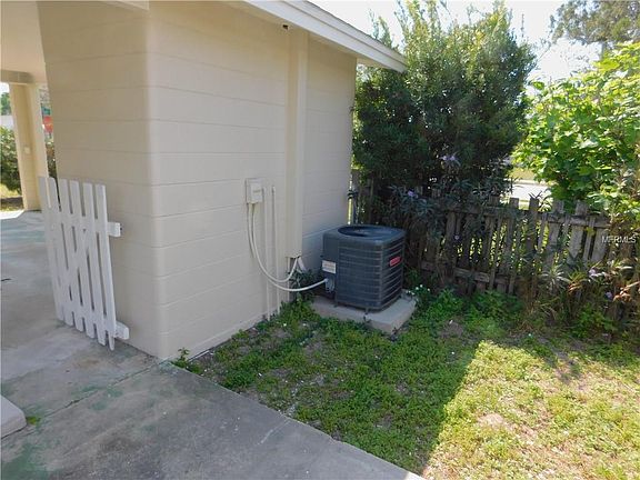 3rd image of 403 Avenue I SE