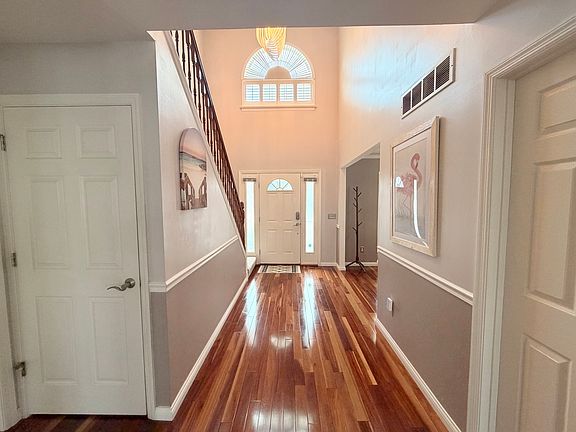 4th image of 1556 Englebrook Dr