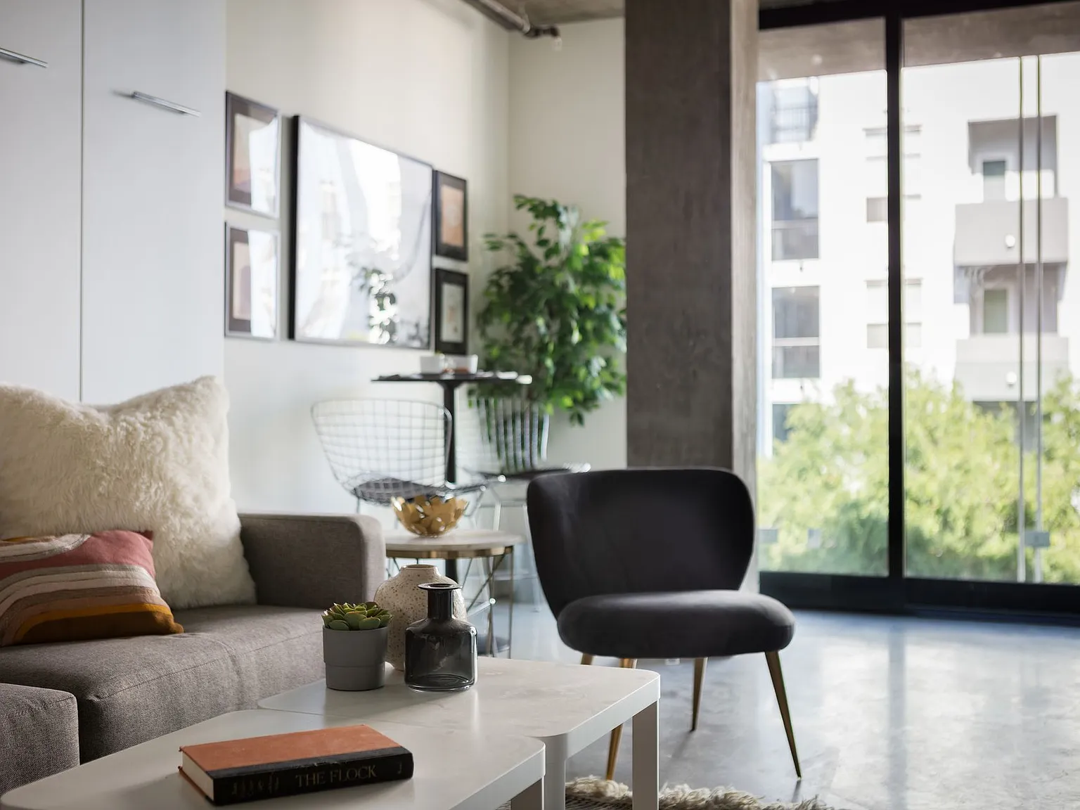 Ezabelle Apartments San Diego — Photo 4