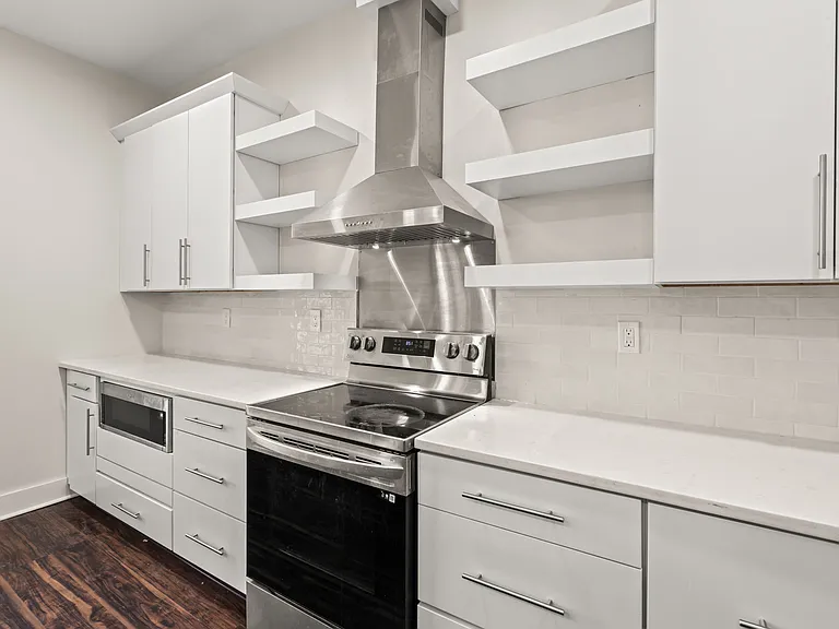 80 Green St — Photo 15