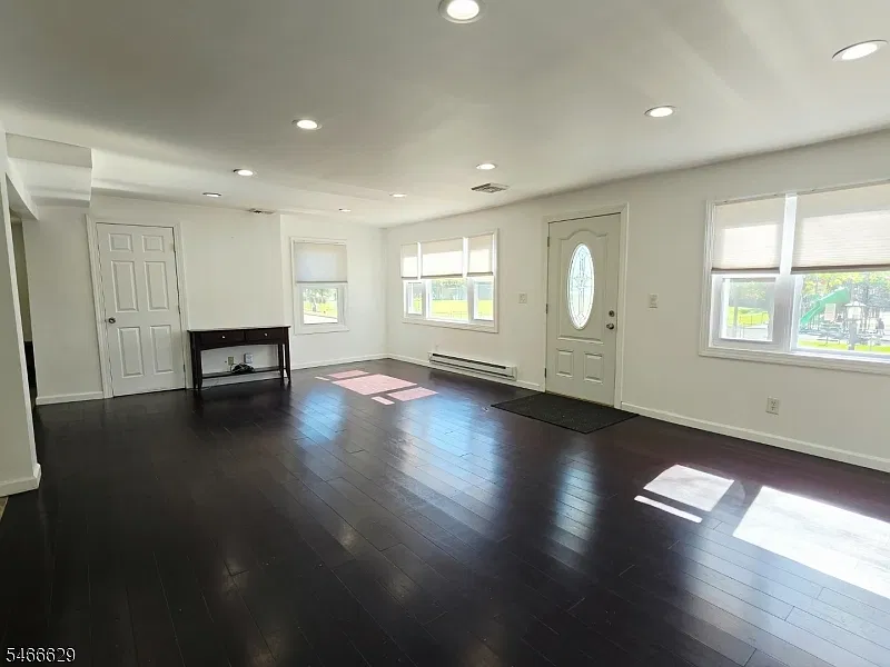 4 bed, 1.5 bath, $3,400 — Photo 3