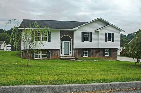 1st image of 405 Creekside Dr