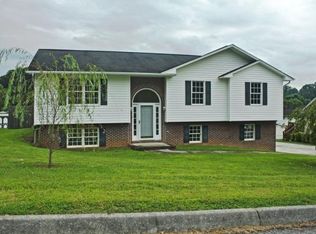 405 Creekside Dr, Mount Carmel, TN 37645