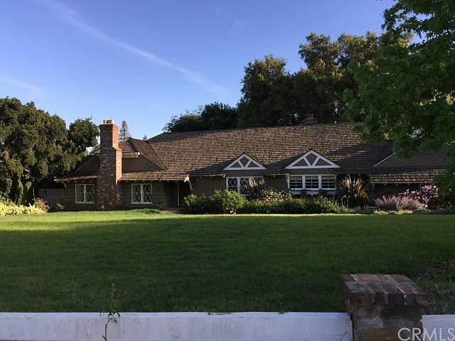 1st image of 300 Hacienda Dr