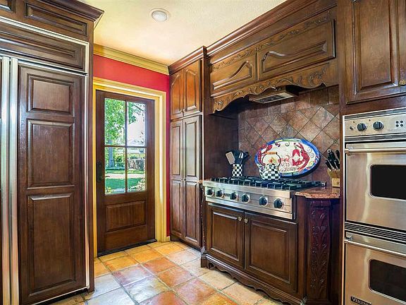 4th image of 170 E Caldwood Dr