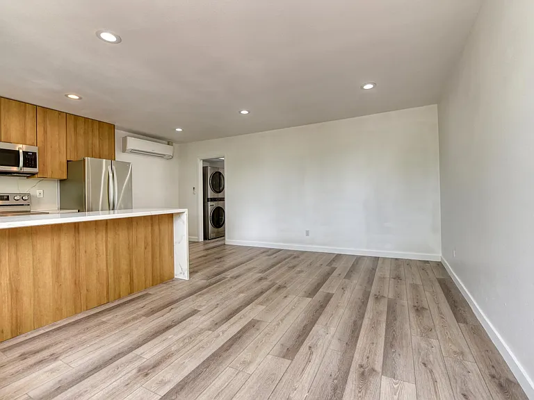 4417 McClintock St #4 — Photo 3