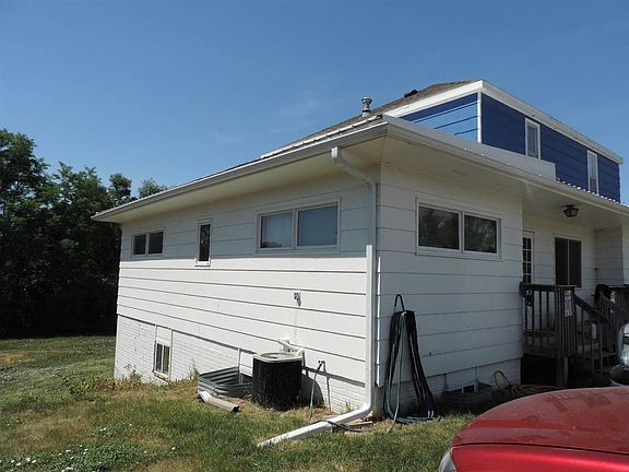 2nd image of 300 School House Ln