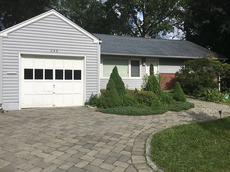 622 Knickerbocker Rd — Photo 1