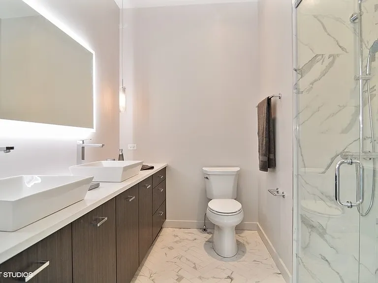 2742 N Lincoln Ave #201 — Photo 9
