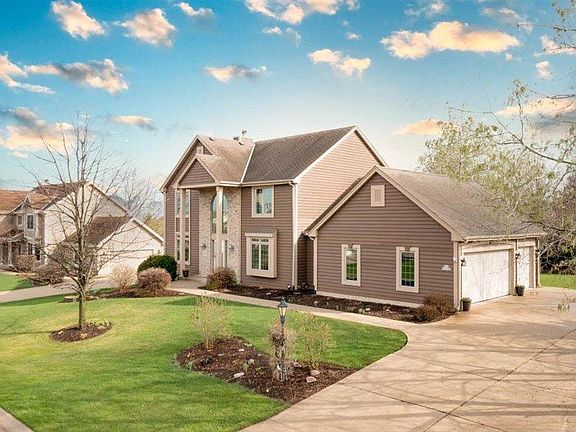 3rd image of N54W16909 Ravenwood Dr